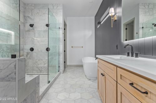 4039 Earll Dr, Phoenix AZ  85018-7143 exterior
