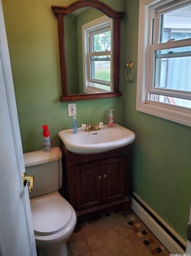 28 43rd St, Islip Manor NY  11751-1306 exterior