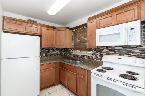1513 Daroca Dr, Deltona, FL 32725-4906
