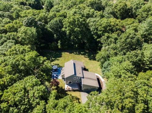 62 Demello Dr, Tiverton RI  02878-2770 exterior