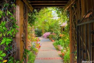 5435 Del Rio Rd, Sacramento CA  95822-2555 exterior