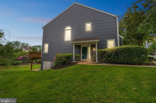 101 Lakeside Dr, Downingtown, PA 19335-4518