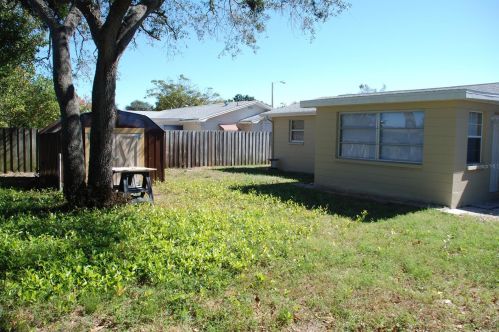 3221 Fairmount Dr, Tarpon Springs, FL 34691-4831