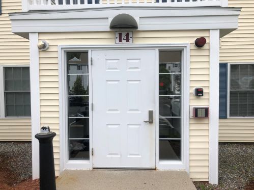 14 Crestview Cir, Londonderry NH  03053-2453 exterior