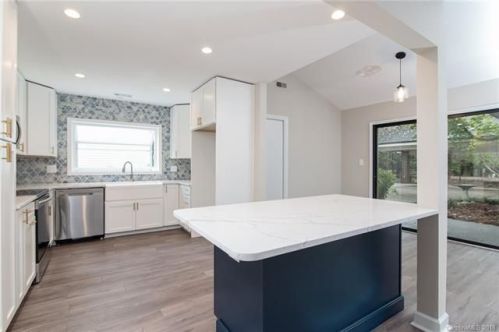 8805 Gruenewald Ln, Charlotte, NC 28210-5866