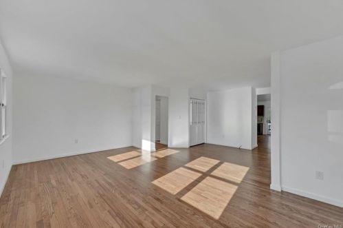 2856 Brookfield Dr, Yorktown Hgts NY  10598-2402 exterior