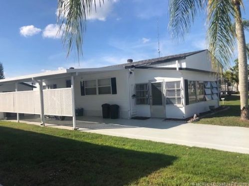 57 Golf Dr, Fort Pierce, FL 34952-2829