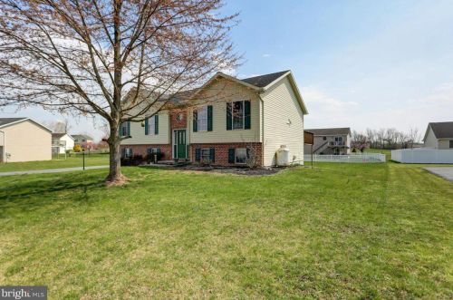 10496 Mapleton Rd, Lees Cross Roads, PA 17257-9026