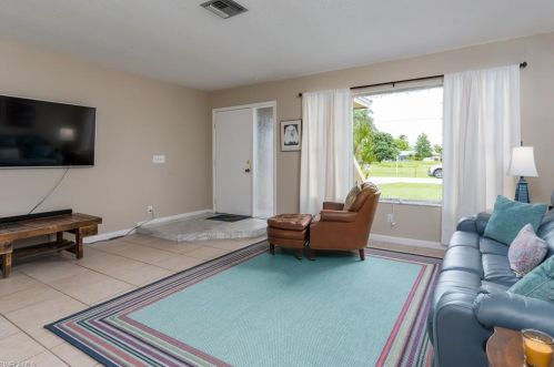 1822 14th St, Cape Coral, FL 33909-1634