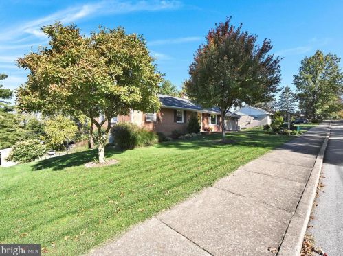 224 Maple St, Ephrata PA  17522-2513 exterior