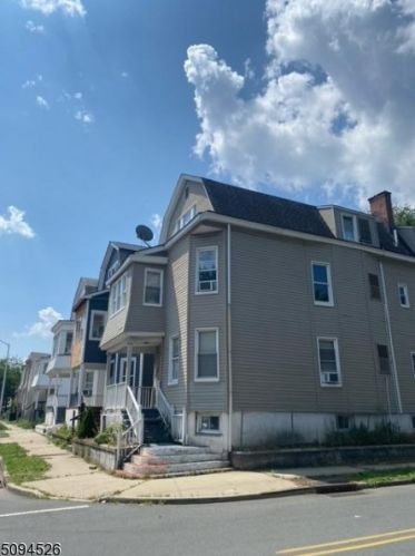 271 19th St, East Orange, NJ 07017-5314