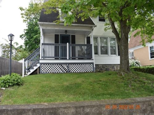 49 Knoll St, Waterbury, CT 06705-1814