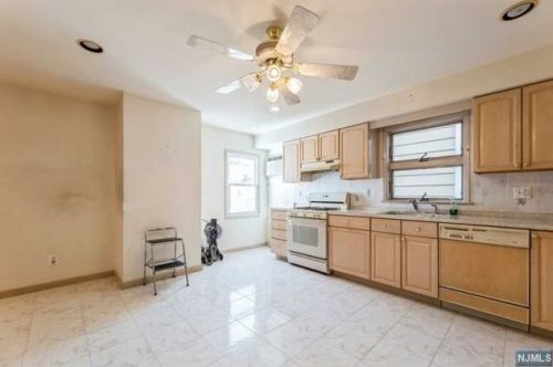 886 Broadway, Bayonne NJ  07002-3033 exterior