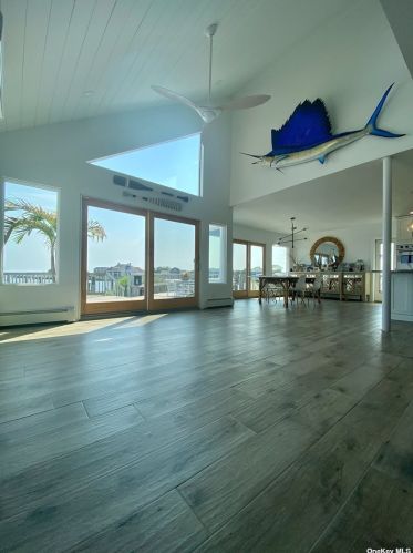 326 Lido Promenade, North Lindenhurst NY  11757-6600 exterior