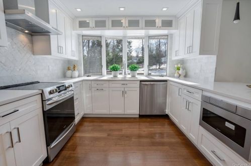 1 Fabbri Ct, Mahopac NY  10541-2001 exterior