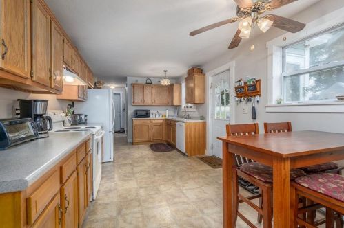 104 Lk Shr Dr, Northwood NH  03261-3707 exterior