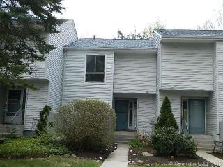 560 Oak Ave, Cheshire, CT 06410-3066