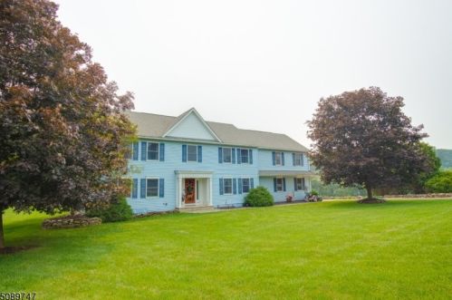 25 Martingale Dr, Wantage NJ  07461-2857 exterior