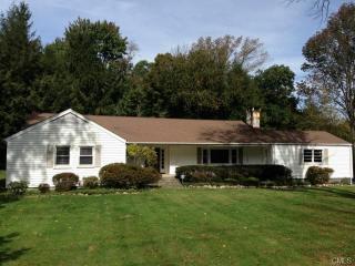 570 Den Rd, Stamford, CT 06903-3802