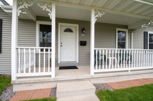 359 Knapp St, Oshkosh, WI 54902-5748
