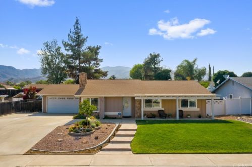 145 Terra Cotta Rd, Lake Elsinore, CA 92530-5107