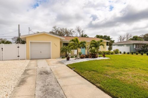 7101 17th St, Saint Petersburg, FL 33702-4946