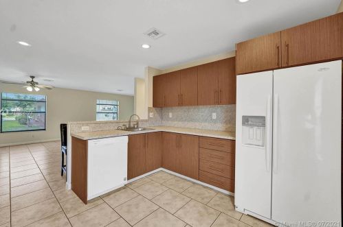 711 3rd Pl, Dania Beach FL  33004-4924 exterior