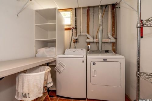 59 Reilly St, West Islip NY  11795-1044 exterior