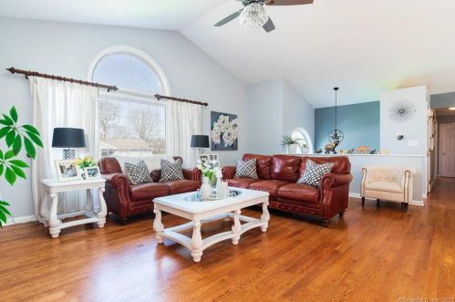 62 William St, Milford CT  06461-3041 exterior