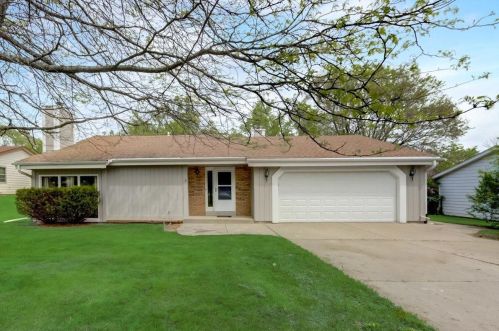 12530 Howard Ave, Waukesha, WI 53151-6116