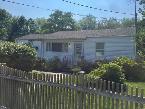 1492 Emkay St, Bayshore, NY 11706-3117
