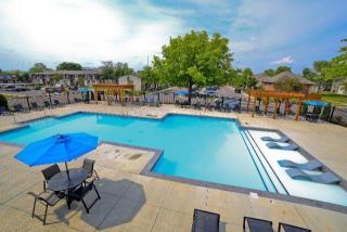 921 Parliament Pl, Greenwood IN  46142-1699 exterior