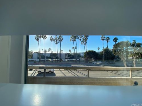 230 Catalina Ave, Redondo Beach, CA 90277-3313