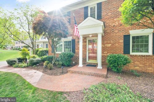 2244 Senseney Ln, Falls Church, VA 22043-3105