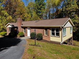 703 Dawnwood Ln, Hendersonville, NC 28791-8506