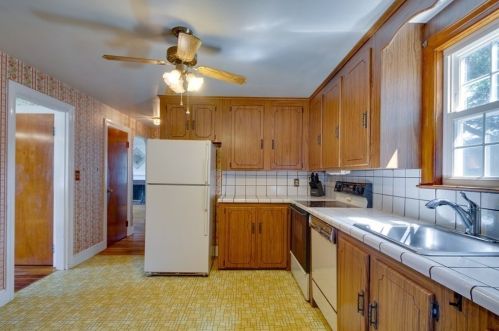 26 Park Ave, Framingham, MA 01701-3442