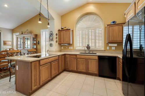24610 Lakeway Cir, Chandler, AZ 85248-7309
