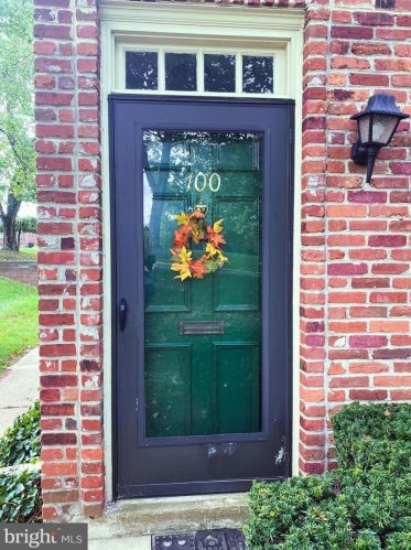 100 Berwick Pl, Lansdale, PA 19446-4907