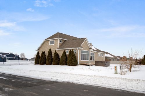 715 Silver Dr, Holmen WI  54636-8719 exterior