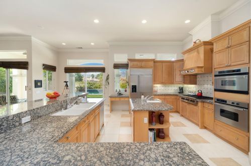 27 Toscana Way, Rancho Mirage CA  92270-1977 exterior