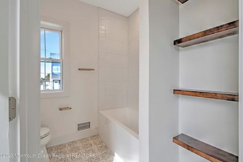 1217 Niihau Dr, Lacey NJ  08731-4702 exterior