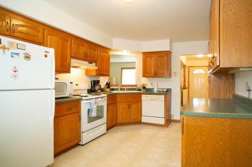 8029 18 Ave, Kenosha WI 53143-1631 exterior