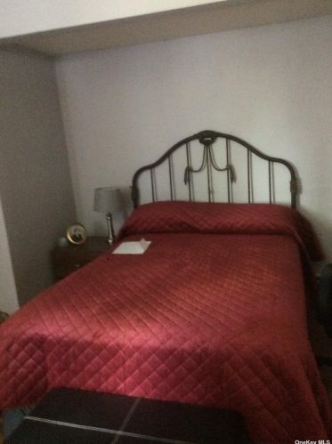 32 Aster Ave, Holtsville NY  11742-1703 exterior