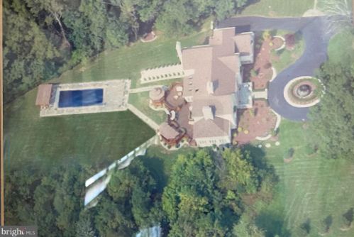 15 Chelsea Cir, Southampton, PA 18954-2058