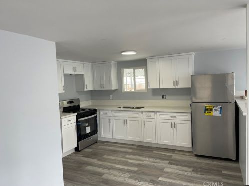 907 Paradise Ln, Long Beach CA  90805-2325 exterior