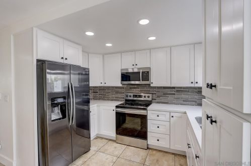 3443 Los Mochis Way, Oceanside CA  92056-4751 exterior