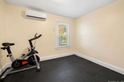 51 Riverview Ave, Groton CT  06340-3513 exterior