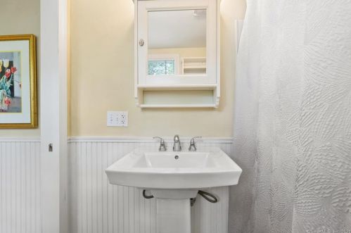 2 Noyes Rd, Lyme CT  06371-1636 exterior