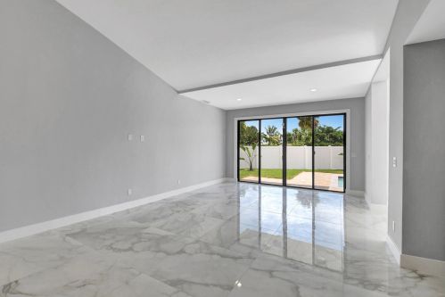 118 Swinton Cir, Delray Beach FL  33444-4245 exterior