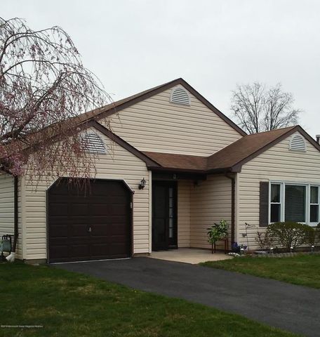 5 Woodchuck Ln, Bricktown, NJ 08724-5014